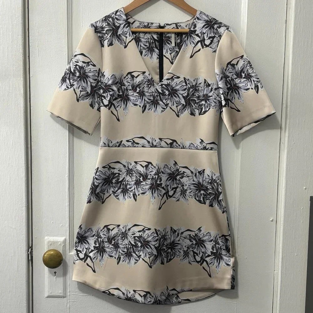 TOPSHOP Floral Champagne Satiny A-line,V-Neck, Short Sleeve Mini Dress,Size US 4